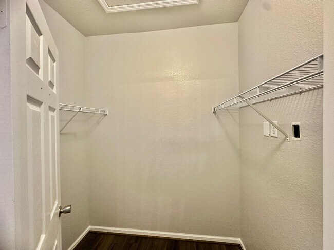 Building Photo - Stylish 2 bed, 2.5 Bath Condo in Magnolia Place | Private Garage | $1,550.00