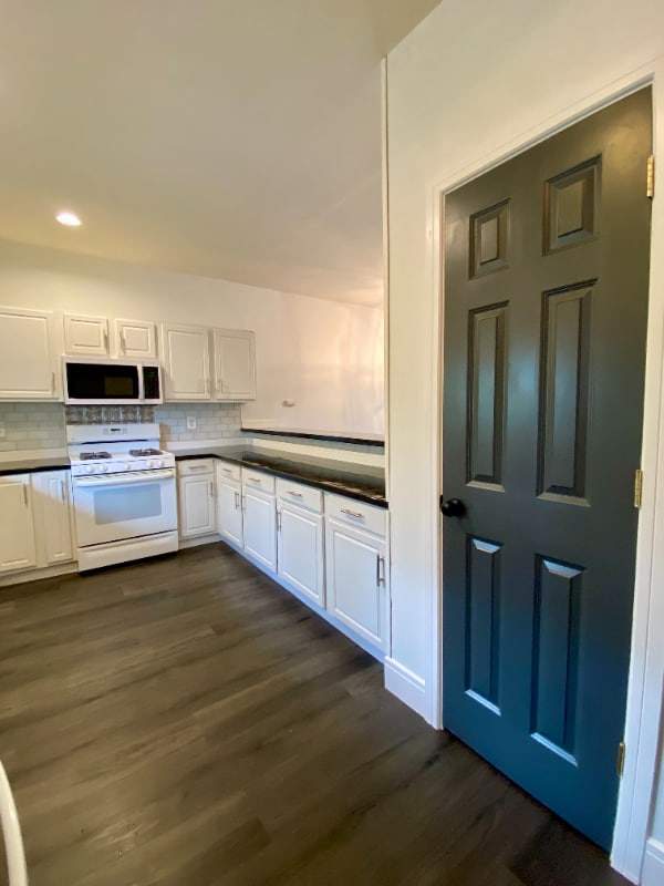 Building Photo - 200 Whispering Pine Pl