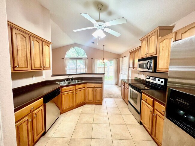 Building Photo - 5884 Grotto Ave