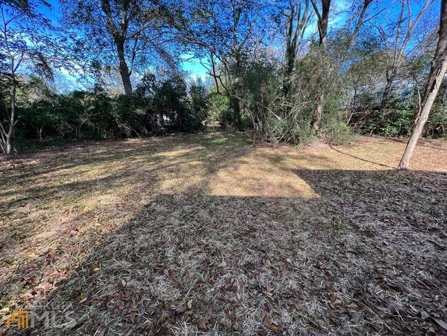 Building Photo - 250 Holly St