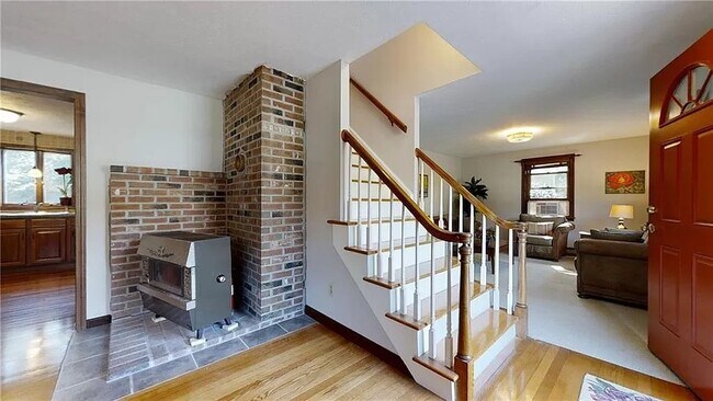 Building Photo - 119 Briarwood Dr