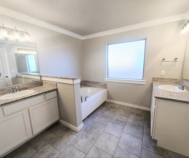 Building Photo - PRE-LEASING for AUGUST - 4 Bedroom in Upland Crossing