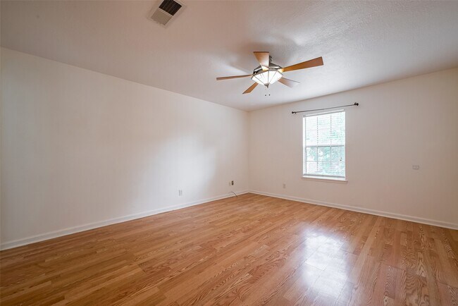 Building Photo - 11926 Osage Park Dr