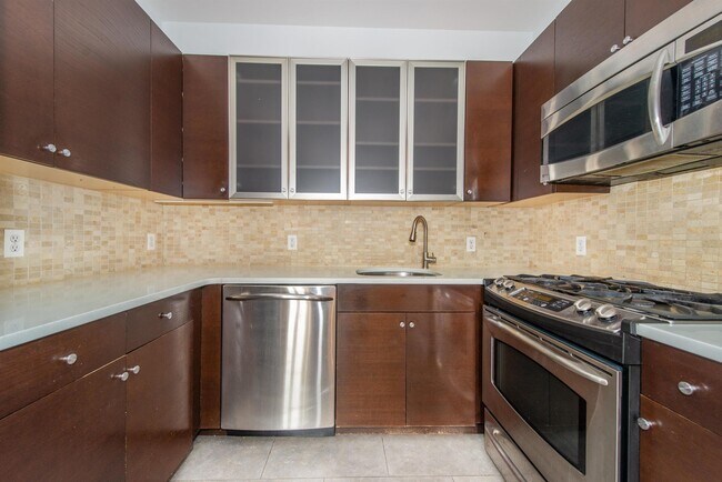 Building Photo - 232 Pavonia Ave
