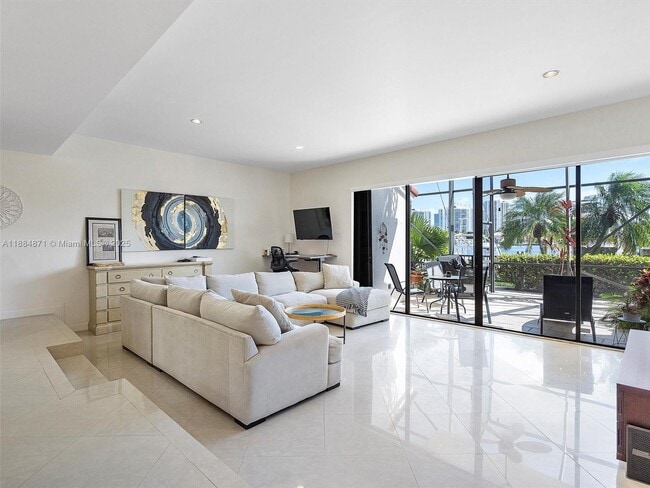 Building Photo - 3620 Yacht Club Dr