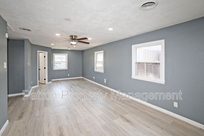 Building Photo - 3304 Janet Dr
