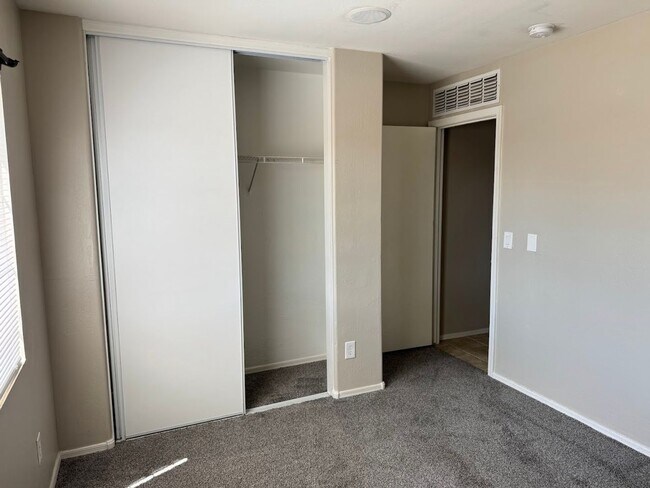 Building Photo - Beautiful Home for Rent in El Mirage!
