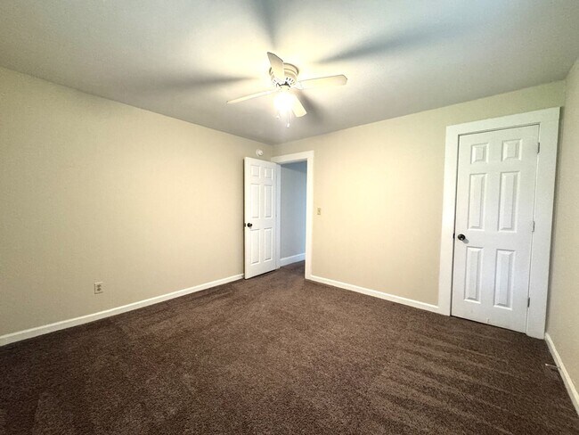 Building Photo - 1103 Onslow Pines Rd