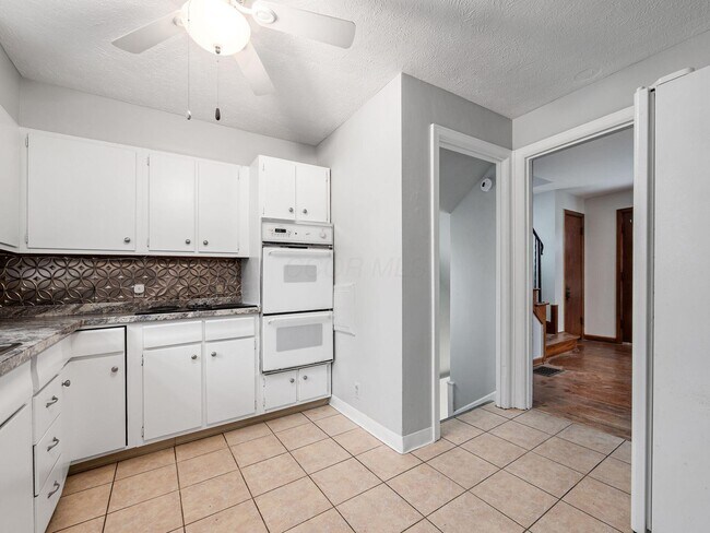 Building Photo - 495 Northview Dr