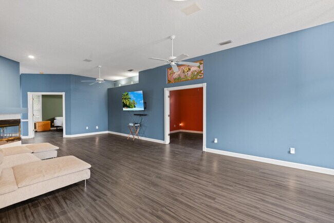 Building Photo - 582 Montevina Dr