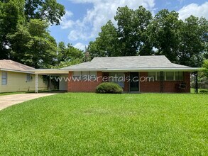 Building Photo - Completely remodeled home in Broadmoor ava...