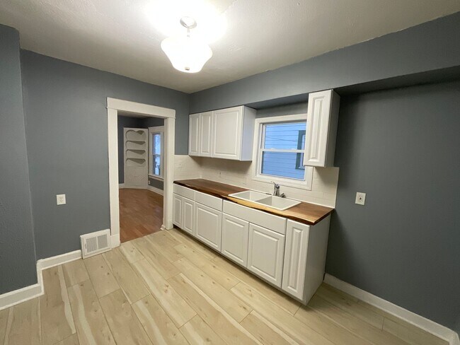 Building Photo - 12602 Thornhurst Ave