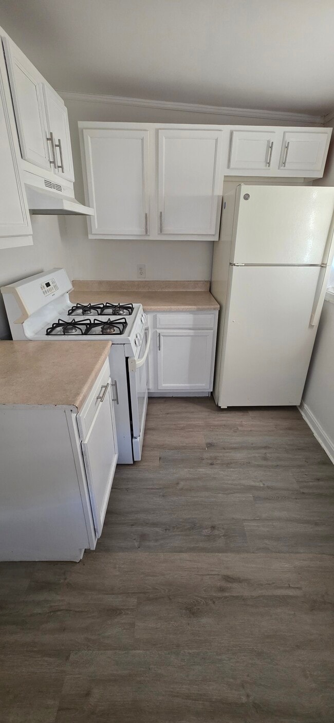 Building Photo - 2136 N Fulton Ave