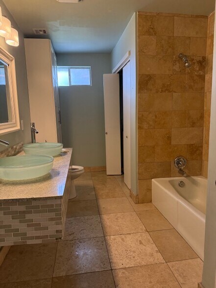 Building Photo - 8425 E Bonita Dr