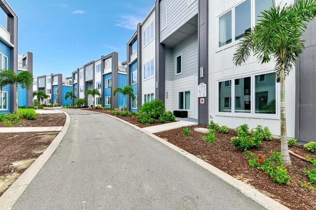 Building Photo - 7770 Sandy Ridge Dr