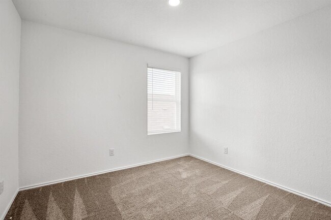 Building Photo - 1028 Genade Trl