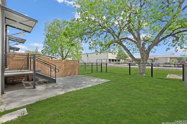 Building Photo - 3363 E Commerce St