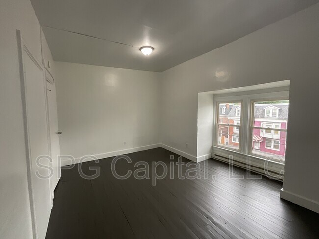 Building Photo - 119 W Jackson St