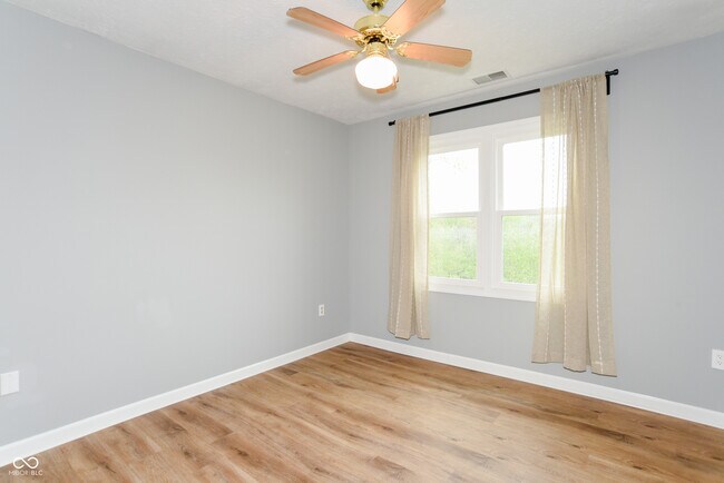 Building Photo - 241 E Fall Creek Pkwy S Dr