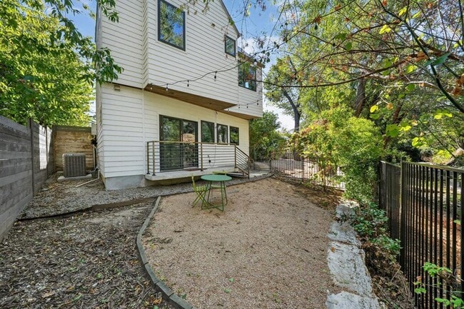 Building Photo - 2710 Wilson St