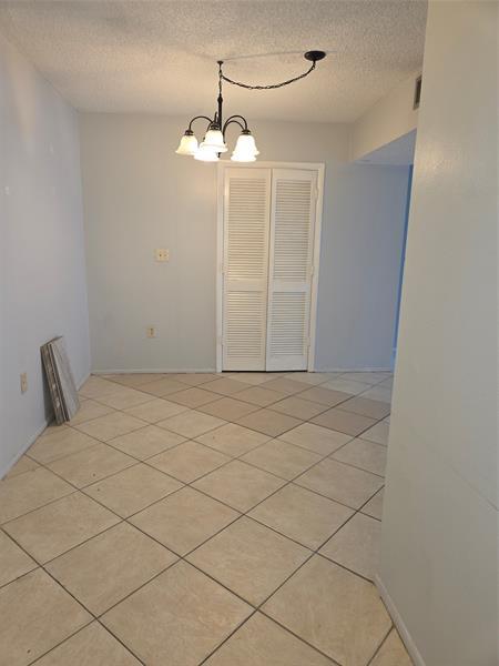 Building Photo - 4158 Inverrary Dr