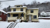 Building Photo - Four Bedroom Single Family Home in Bradford PA! Off Street Parking!