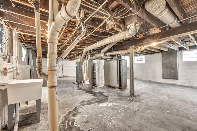 Building Photo - Newly renovated 4 bedroom HALF OFF MAY RENT