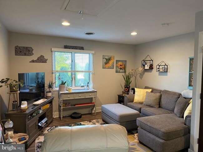 Primary Photo - 963-APT Biglerville Rd