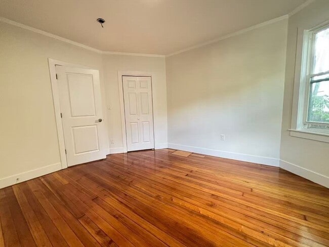 Building Photo - 391 Linwood Ave