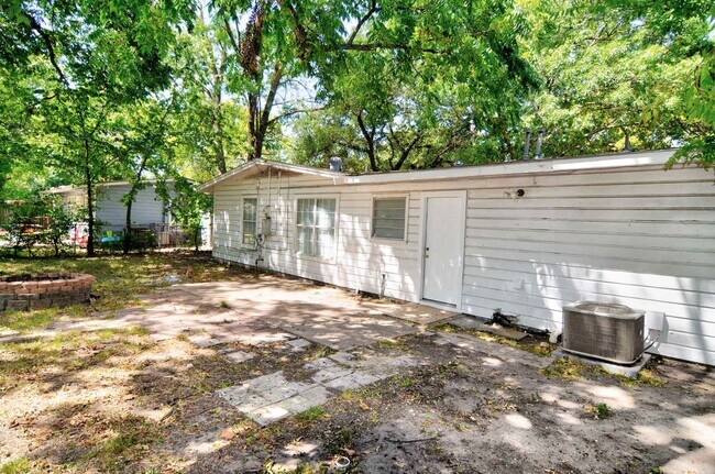 Building Photo - 700 Grande Dr