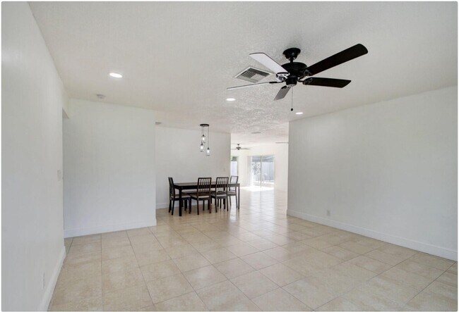 Building Photo - 965 Orchid Dr