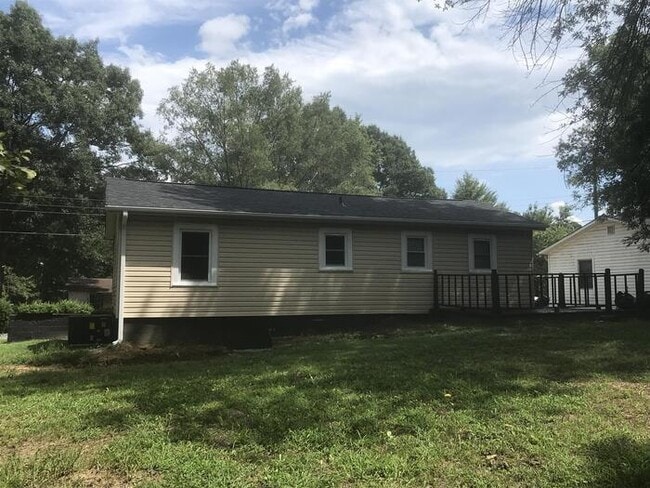 Building Photo - Huntersville: 3 bedroom 1 bath home
