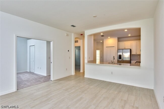 Building Photo - 2591 Vine Ave