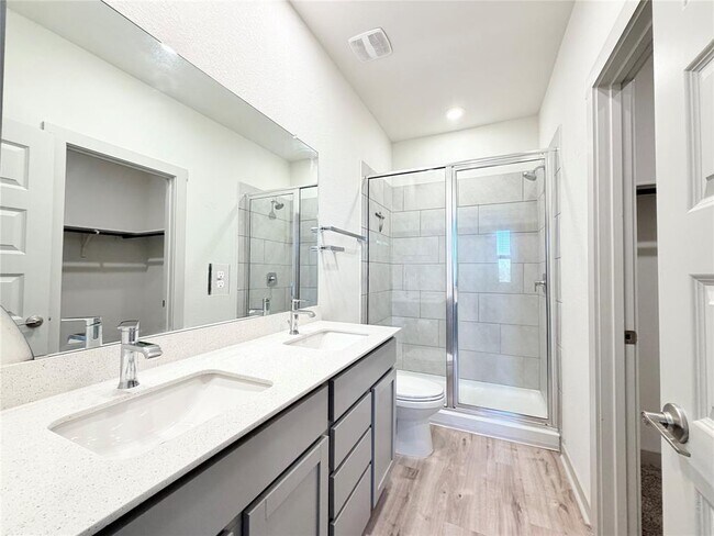 Building Photo - 2000 Daleside Ln