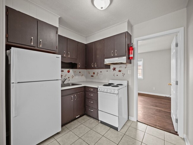 Building Photo - Welcome to Lakeview Park!