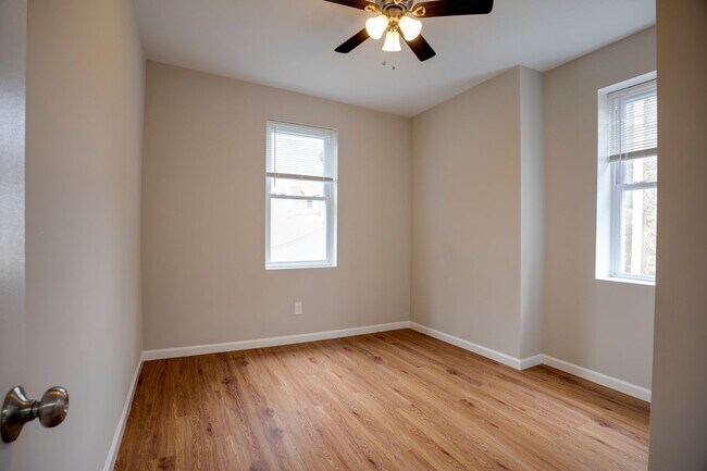 Building Photo - ???Newly Renovated MODERN 3BR and 1.5Bath ...