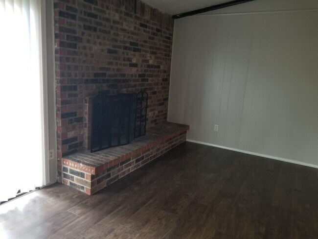 Building Photo - 8002 Knightwood Forest Dr