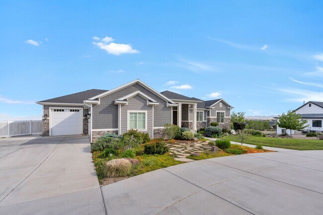 Building Photo - 2872 N Sorrel Dr
