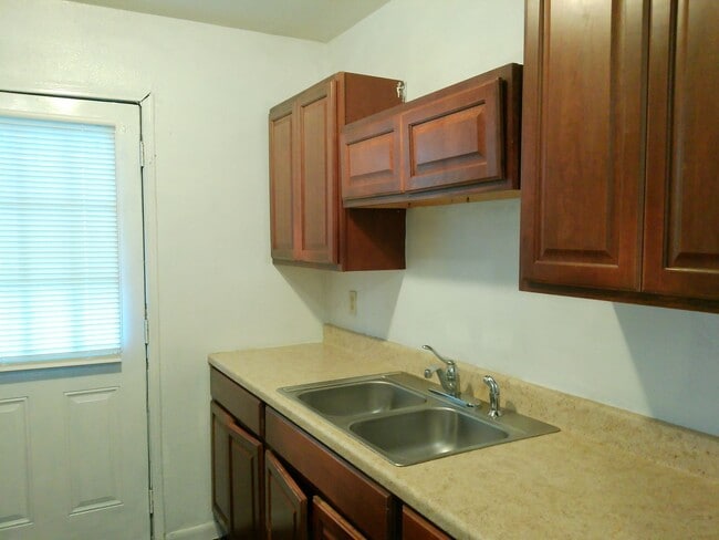 Building Photo - 4326 Vestal St