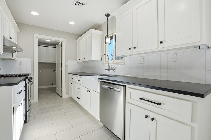 Kitchen - 14548 W 19th St S