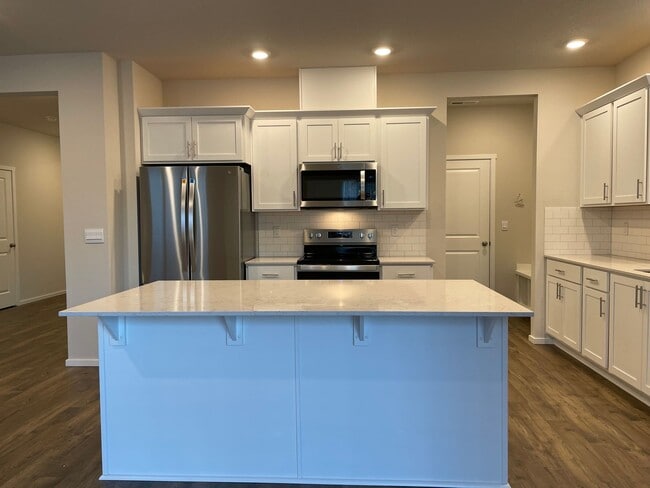 Building Photo - Don’t Miss This! Spacious Vancouver Home with Large Yard & Double Garage.