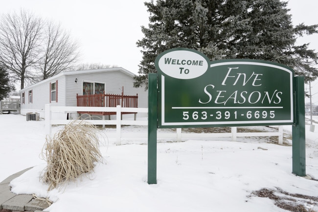 Building Photo - Five Seasons