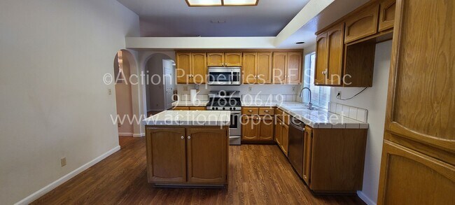 Building Photo - Move In Special! Woodcreek High School Walking Distance, West Roseville Single Story, , 4 Bed 2 B...
