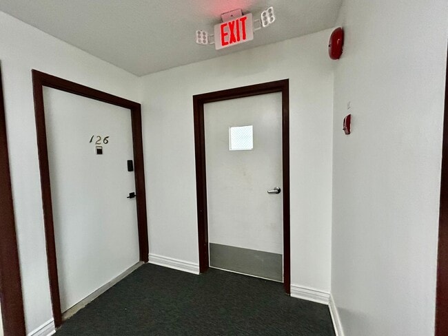 Building Photo - Studio Condo! Long Beach! 90804! Move-In Special $500 Off First Months Rent!