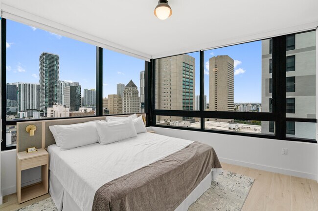 Building Photo - 225 N Miami Ave