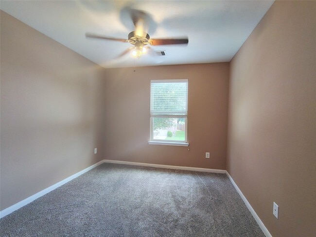 Building Photo - 1206 Larks Trace Ln