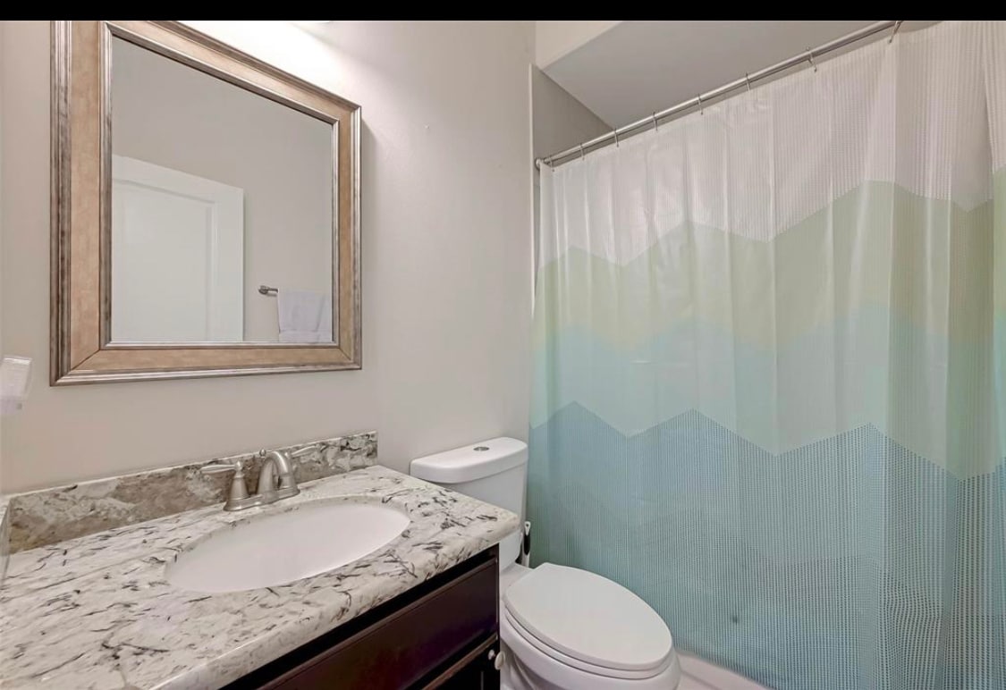 Private bathroom - 216 W 28th St