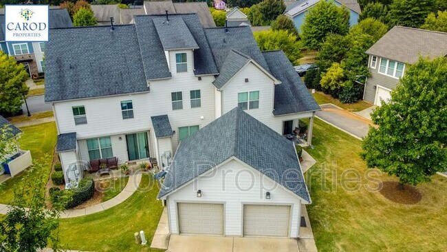 Building Photo - 3840 Willow Green Pl