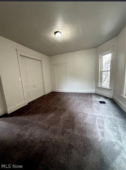 Building Photo - 731 Putnam Ave