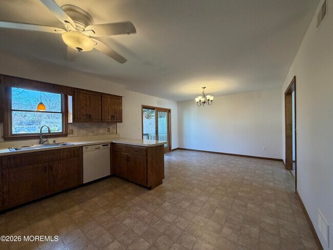 Building Photo - 1310 George St